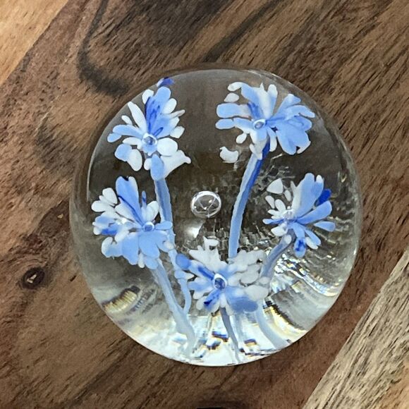 Beautiful John Gentile Art Glass Blue Flower Controlled Bubble Paperweight 2.75” - Picture 1 of 6